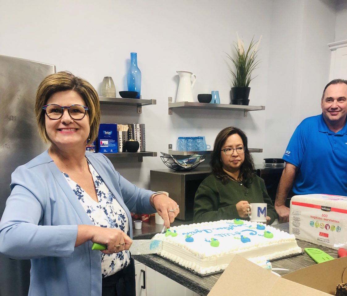 petedalliday's tweet photo. Always a good day when cake is served a work ! #FreshCake #FreshNewDigs #TheCorusCrib #KenLovesCake #MariaNotAsHappy https://t.co/1mVLpELNfc