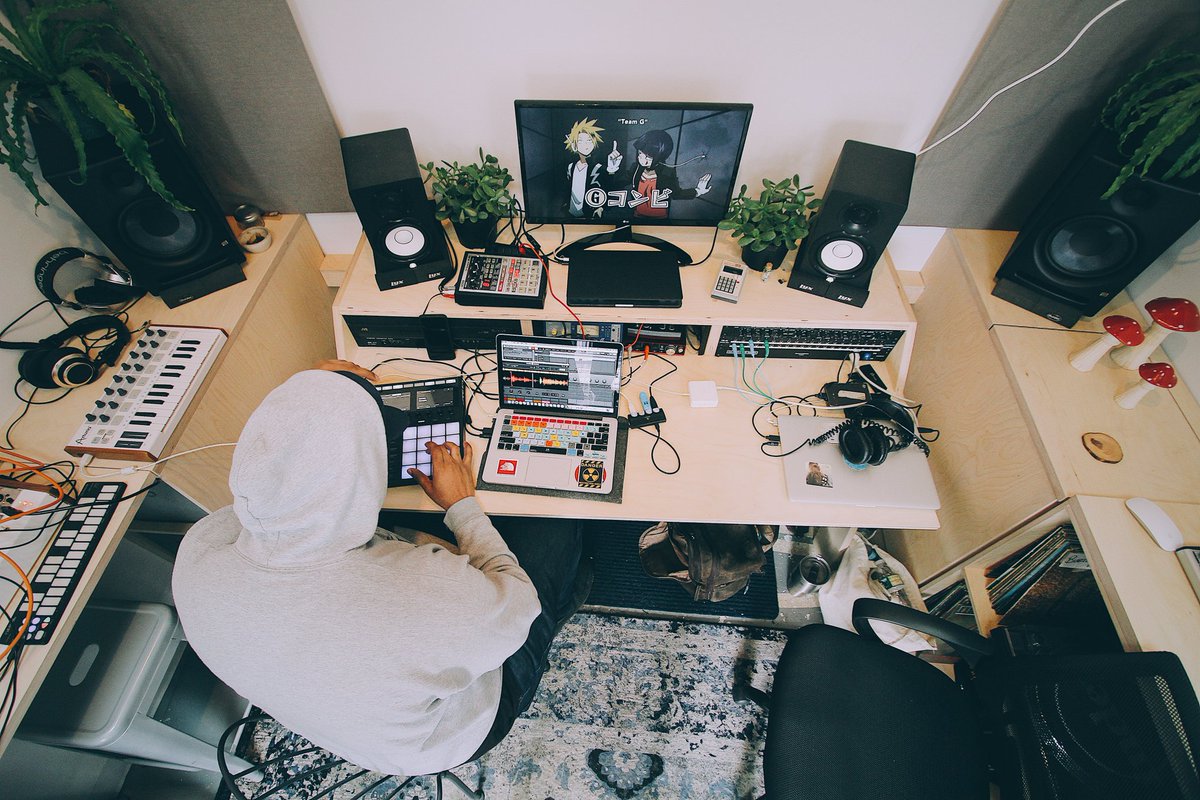 TheShiftBOS's tweet image. The battle station.
@16bitspit cranked out 20 beats in 8 hours from that chair.

audiomack.com/album/ar-class…

What a day. Shoutout to Union Sound for hosting &amp;amp; everyone that came out.
📸: @thearcitype
#TheShiftBOS #RepNewEngland