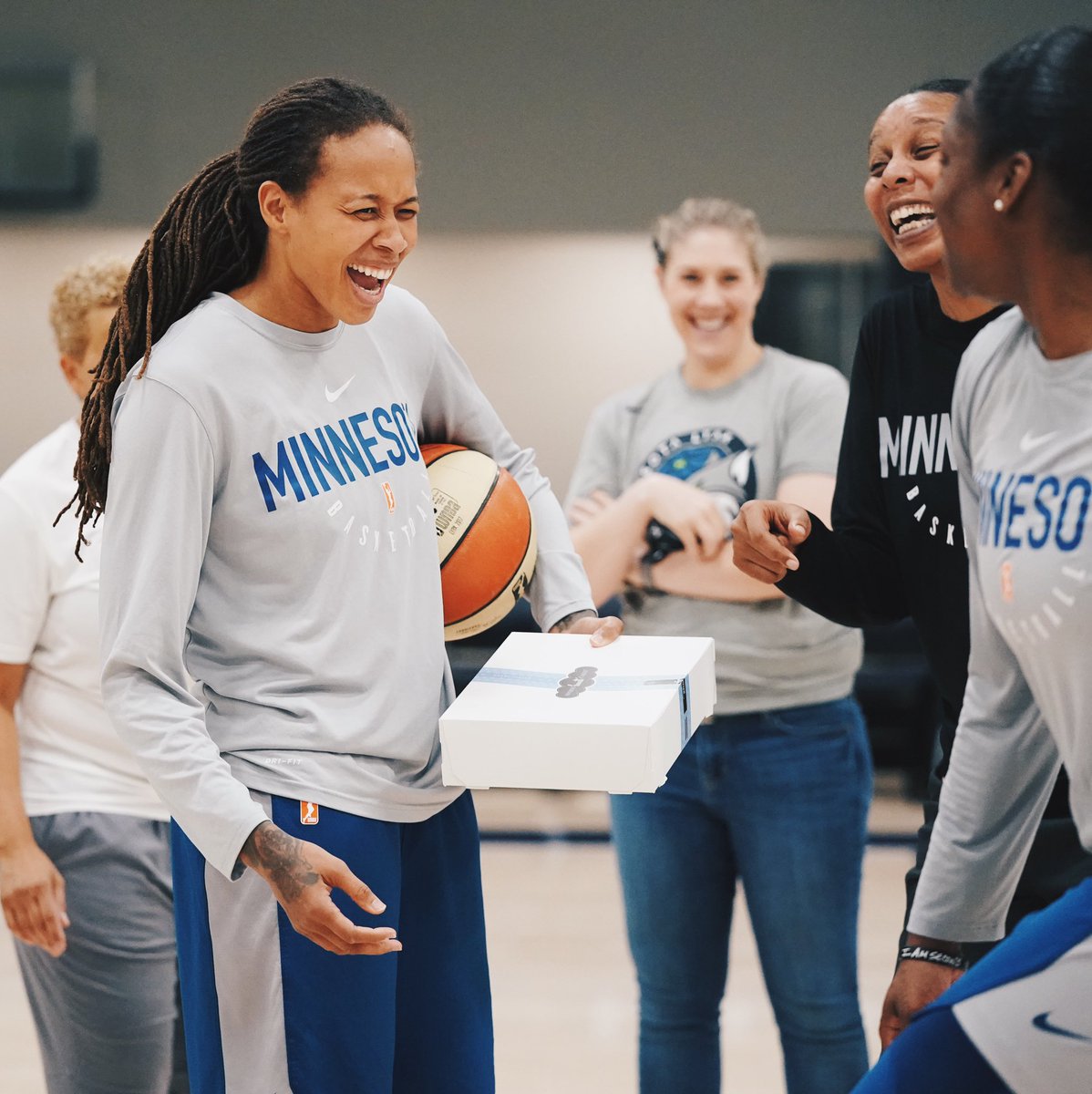 minnesotalynx's tweet photo. early birthday celebrations 🎉 https://t.co/OngdVzaeZk