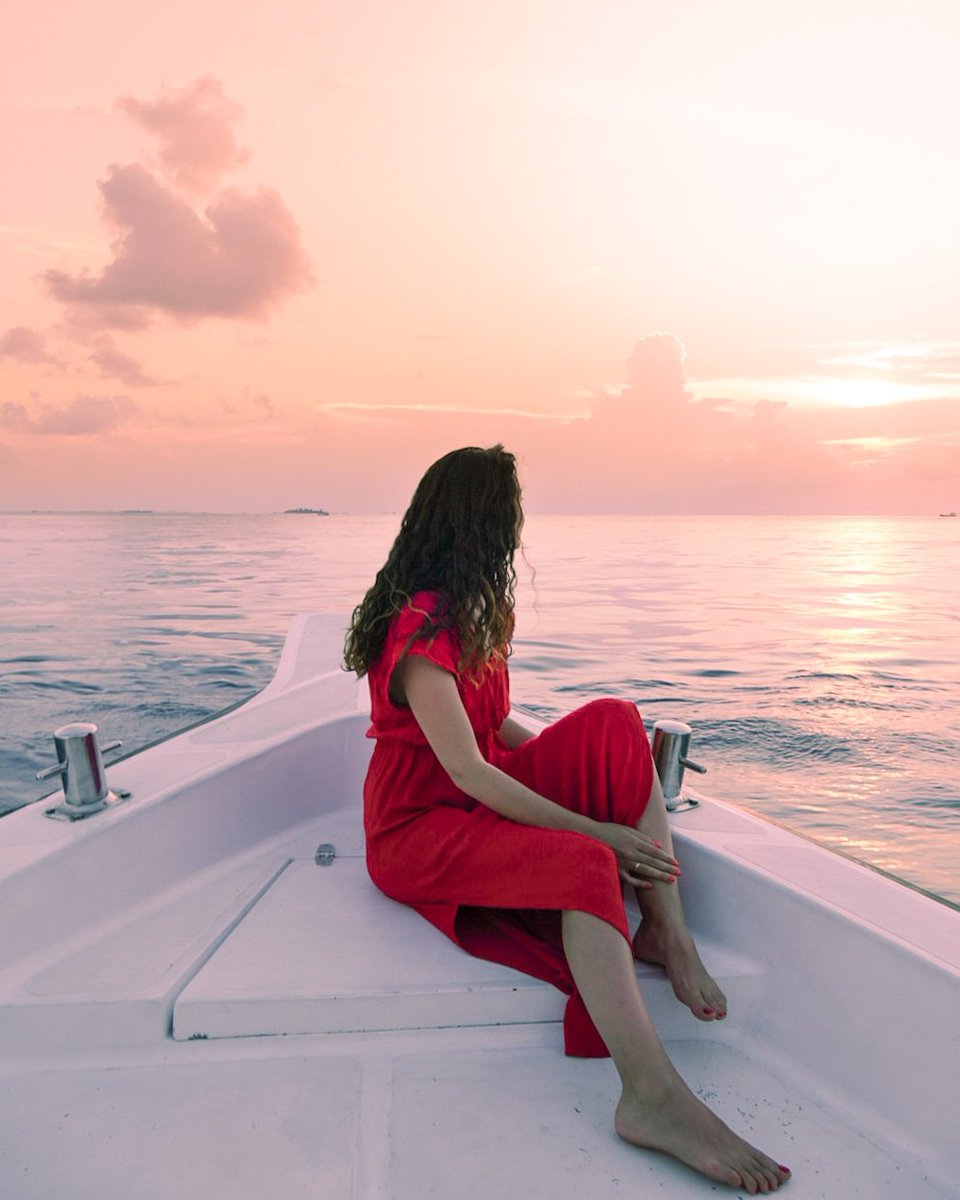 Believe in yourself and you can change a #sunset into a new dawn! #Maldives <a href="/KurumbaMaldive/">Kurumba Maldives</a>