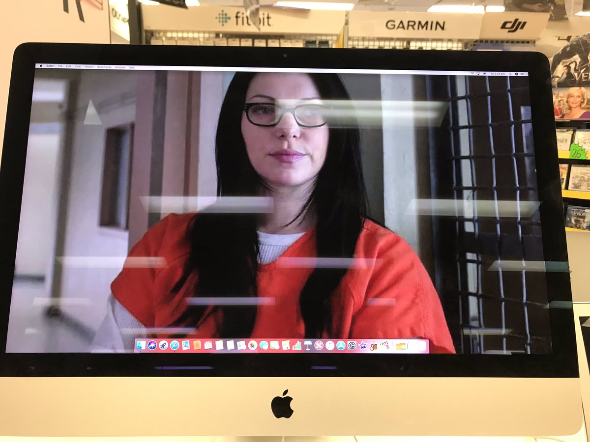 SammyBuffay's tweet photo. @LauraPrepon walked into a store at the mall and saw this, Vause fans down under. Isn’t this red a cutie?? https://t.co/WCsBYZfUEY