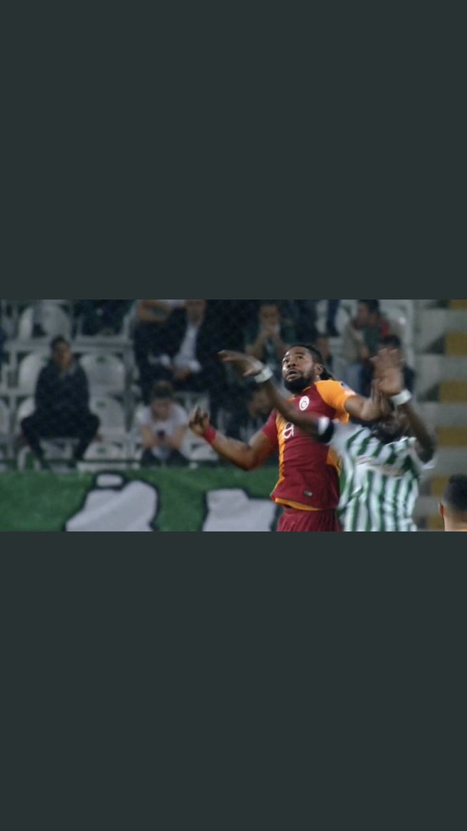 D5VmUM9XkAEbJ6b?format=jpg&name=medium