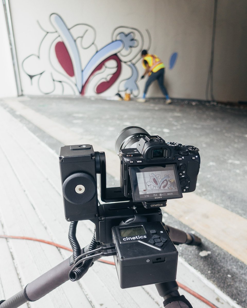 cinetics's tweet photo. Posted up with our Lynx Pan & Tilt kit #timelapsing art come to life. 🎨 #Cinetics https://t.co/vZfivkod3N