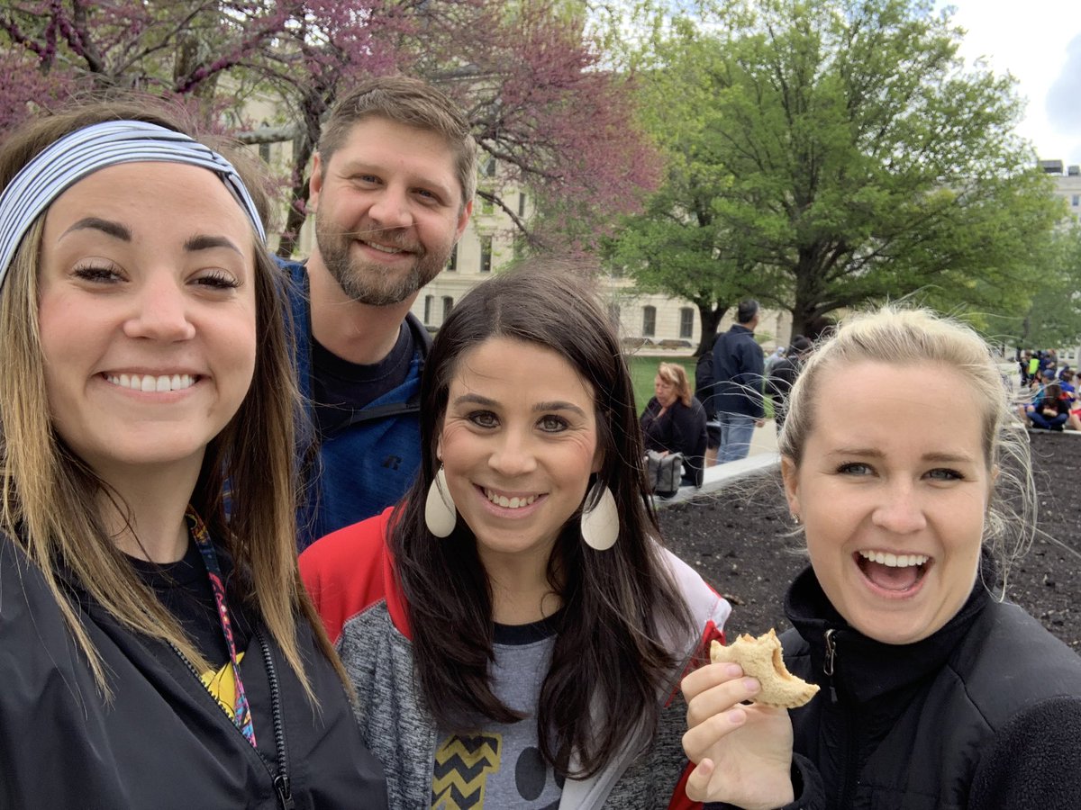 MsCombsSE's tweet photo. Team 4th grade selfie 🥰 love these people! @MTEUSD202 https://t.co/MesuCWl0bs