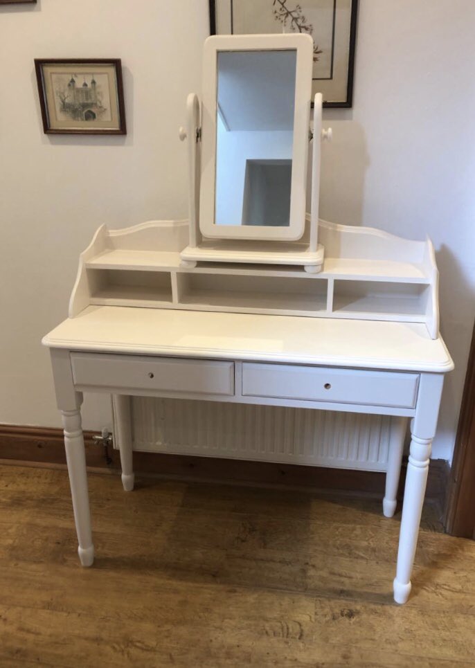 lovedbylottie's tweet photo. Sometimes simple suits! Paige wanted her dated pine pieces to have a more neutral and modern look to go with her decor. Just awaiting new handles and theyโve got a new lease of life!
๐ ๐จ #lovepaint #wilmslow #RecycleReuseRelove https://t.co/nAdPgoov8g