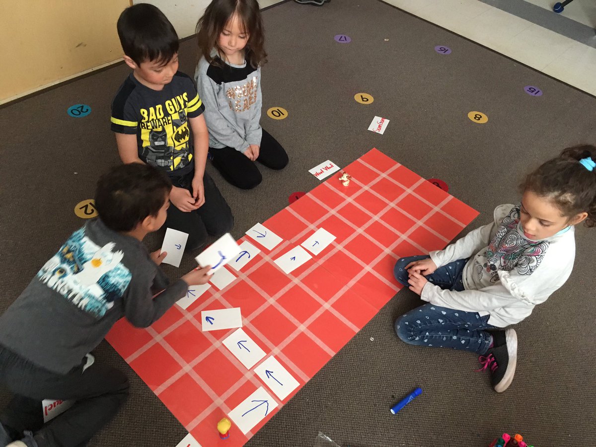 MissAdamsSMY's tweet image. We’ve been doing some more coding this afternoon! Helping the little boy 👦 get to his dog 🐶! #codinginkinder