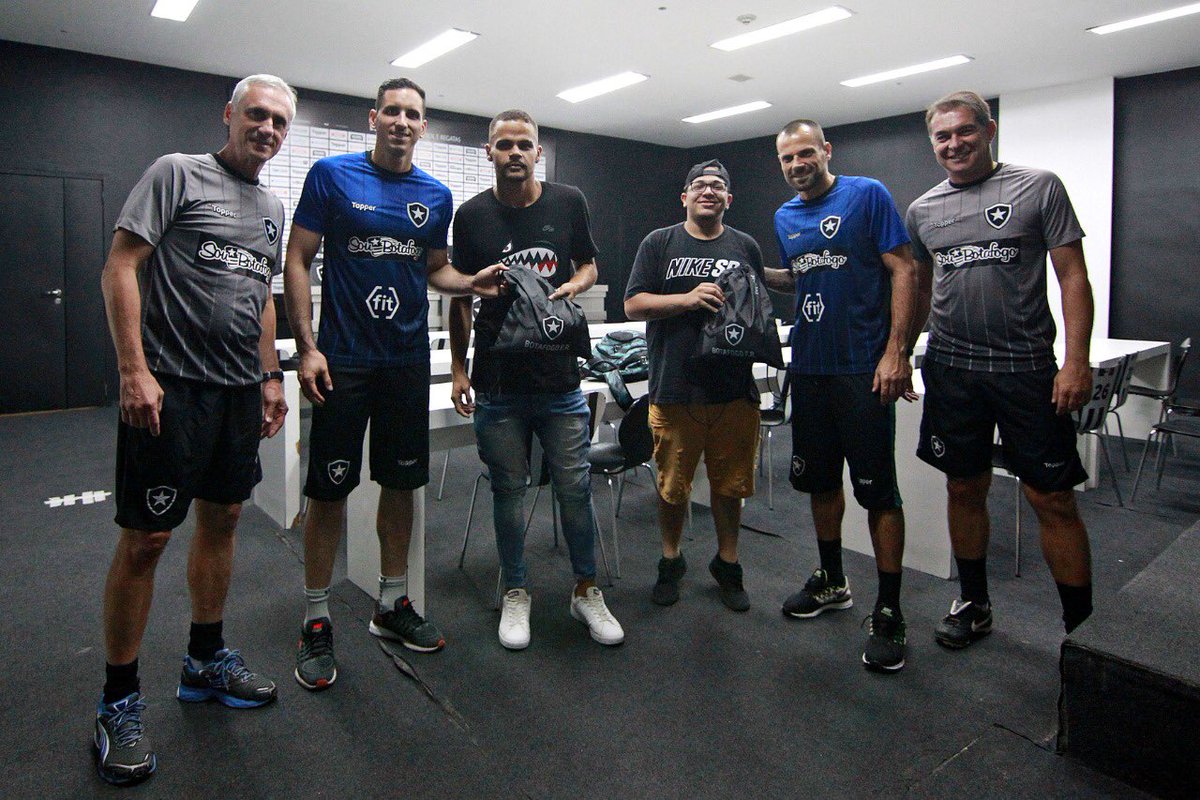 Botafogo's tweet photo. Cristian e Juninho, vencedores da promoção #DiaDoGoleiroBotafogo no Instagram do Fogão, estão no Estádio Nilton Santos para participar de uma tarde de treinamento! Os torcedores ainda ganharam presentes de Gatito e Cavalieri! Sejam bem-vindos e aproveitem! https://t.co/EHKVVz532t