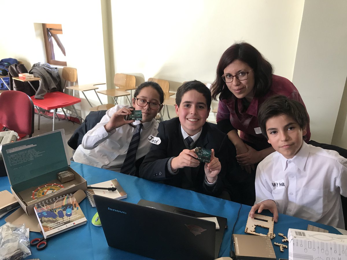 HummCoCreation's tweet photo. ¿Quieres ser parte de nuestros "Talleres de #Innovación y Experiencias Tecnológicas Interactivas"? 🚀🖥️ Buscamos activar el ADN de la innovación, y uso de tecnologías, en los niñ@s👩‍💻👨‍💻 y jóvenes de #Aysén. Proyecto financiado por @CorfoAysen💪// +Información en 📧contacto@humm.cl https://t.co/Wey1AGGxKC