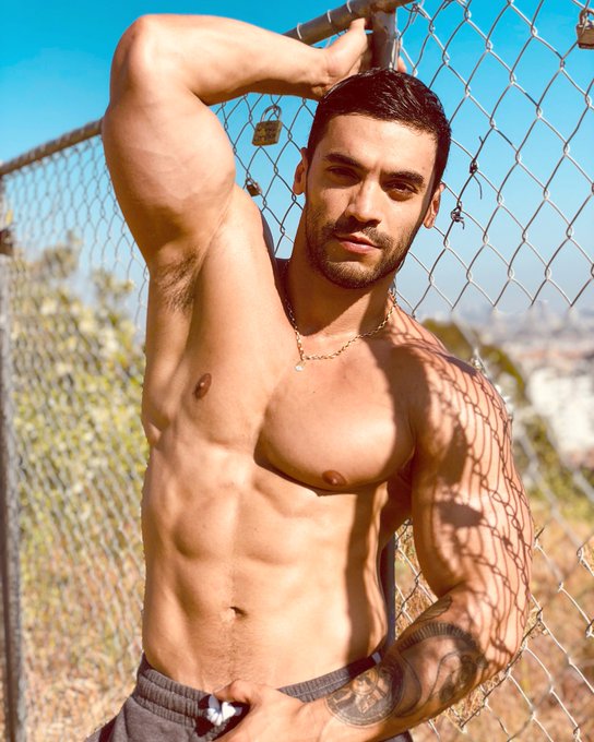 &mdash; You always gain , by giving love ❤️ . . Wish you&rsquo;ll wonderful week ... . . #happyplace aradwinwin #Persian<a href="/tag/bodybuilding"class="tags"><span>#bodybuilding</span></a><a href="/tag/lifestyle"class="tags"><span>#lifestyle</span></a><a href="/tag/lean"class="tags"><span>#lean</span></a><a href="/tag/muscle"class="tags"><span>#muscle</span></a><a href="/tag/comingsoon"class="tags"><span>#comingsoon</span></a>