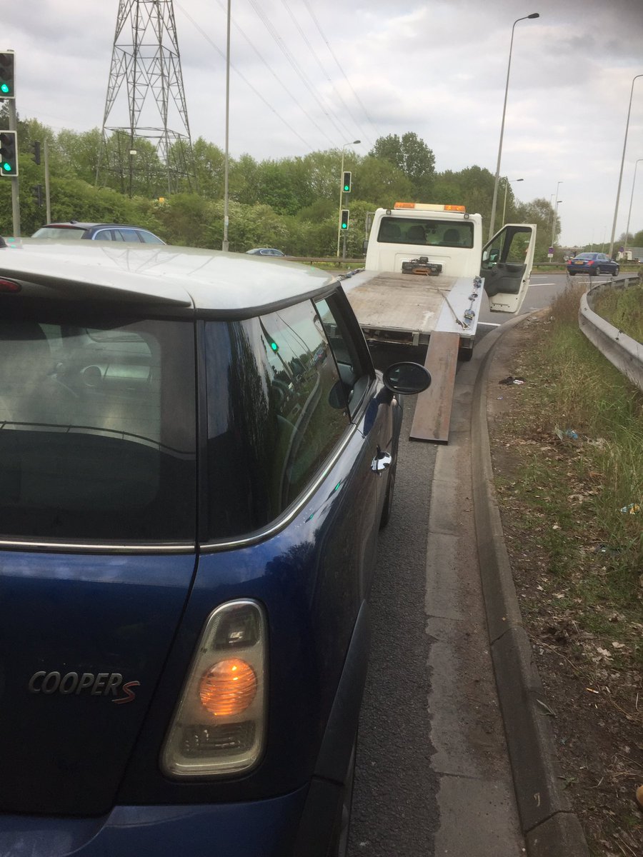 A huge #thankyou to this very kind recovery driver who stopped to assist us with a live lane breakdown. Recovery driver said he’d never drive past anyone struggling & hopes that should he be unfortunate enough to be struggling he hopes someone would help him. #whatcomesaround 👍🏻