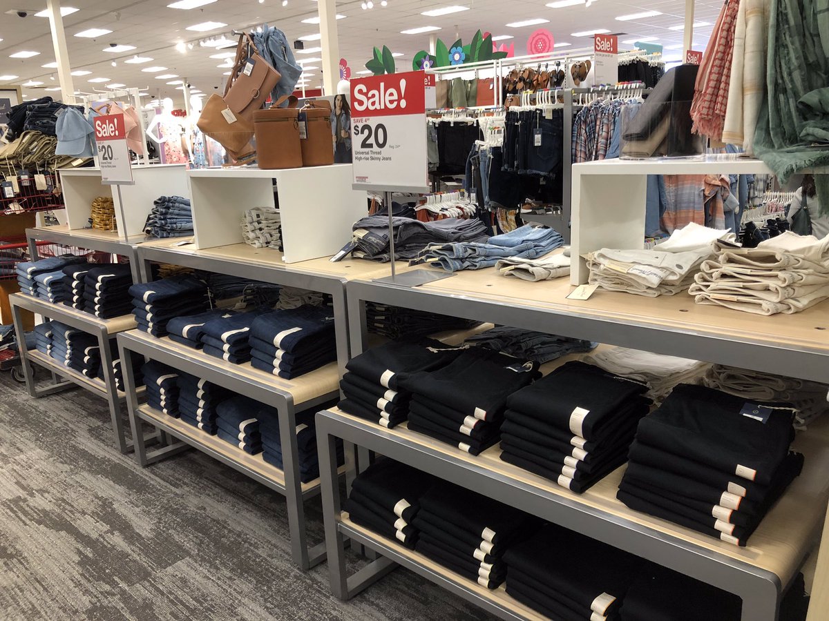 Ashlieoleary's tweet photo. Such beautiful folds! Team did a great job with the folding and hanging training!! https://t.co/O9ux6yQBFY