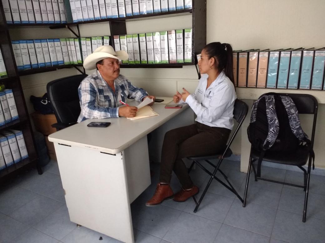 AnaCIMMYT's tweet photo. La formadora Ana Cristian del #HubPCTO sostuvo una reunión con el presidente municipal Félix Sánchez de Axochiapan, Mor., para crear #AlianzasSustentables con #CIMMYT #MasAgro con el objetivo de capacitar, implementar y adoptar tecnologías sustentables.#CIMMYTporMéxico @vmva1950 https://t.co/elO63JOCef