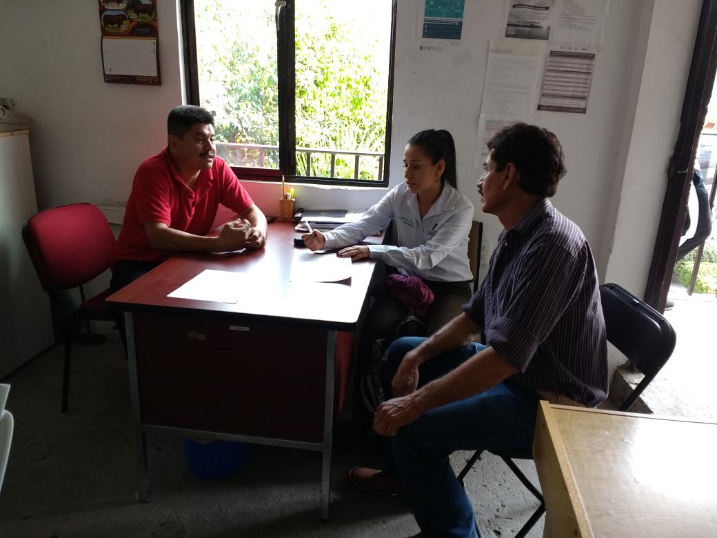 AnaCIMMYT's tweet photo. La formadora Ana Cristian del #HubPCTO sostuvo una reunión con el presidente municipal Félix Sánchez de Axochiapan, Mor., para crear #AlianzasSustentables con #CIMMYT #MasAgro con el objetivo de capacitar, implementar y adoptar tecnologías sustentables.#CIMMYTporMéxico @vmva1950 https://t.co/elO63JOCef