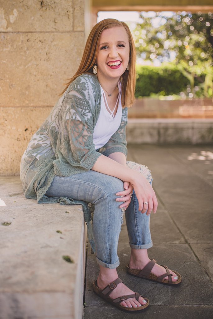 grace__neill's tweet image. I procrastinate on everything so it’s only fitting that I’d do #seniormonday 🤷‍♀️