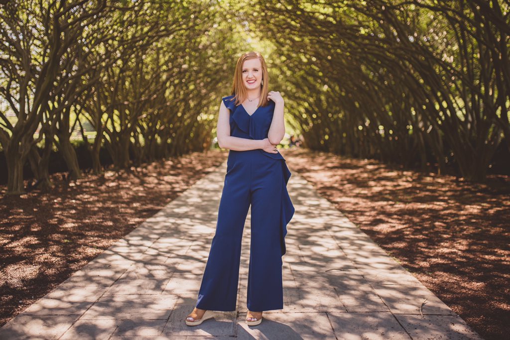 grace__neill's tweet image. I procrastinate on everything so it’s only fitting that I’d do #seniormonday 🤷‍♀️