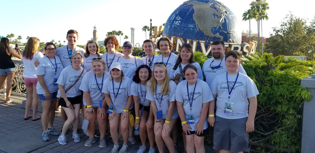 GallatinDECA's tweet photo. Gallatin High School DECA is ready for DECA night at Universal! After a long day of competition, leadership team building, it is time to relax! Big thanks to all of our sponsors for making this possible! #greenwavepride #decatired #decaicdc #awardsat8am #decamom #needsleep12hours https://t.co/WqktV6Q3Zq
