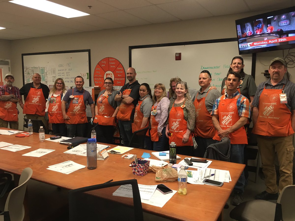 THDSachs's tweet photo. First day of SAW. Great success stories from our DS on driving leads in their departments.  #LeadsInSalesWin https://t.co/vcpQe2KGk8