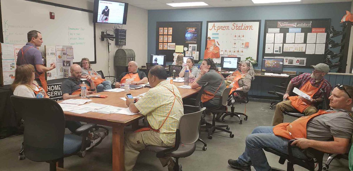 THDSachs's tweet photo. First day of SAW. Great success stories from our DS on driving leads in their departments.  #LeadsInSalesWin https://t.co/vcpQe2KGk8