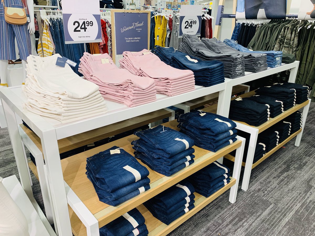 LenavmT's tweet photo. It’s been a while since I posted but we’ve been working on our DENIM folding standards here at #T1404 and I must say #universalthread is looking CRISP! Thanks to Style TL Jill for the help! https://t.co/WvtEezRNGe