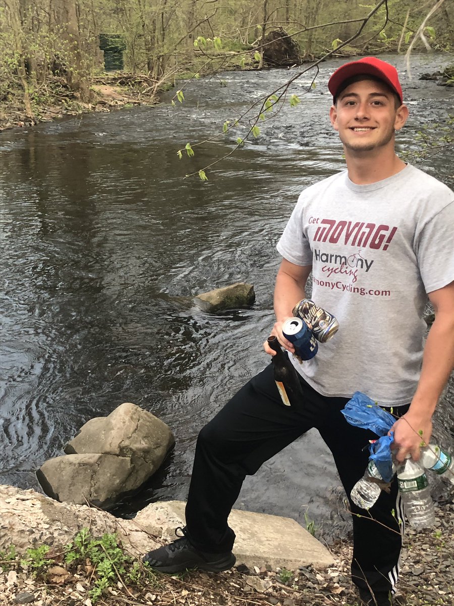 AAgainstOceanic's tweet image. Small clean up on the way home from class. It’s the small actions that on a grand scale can make a difference! #keepplasticoutofwater #collectivesolutions