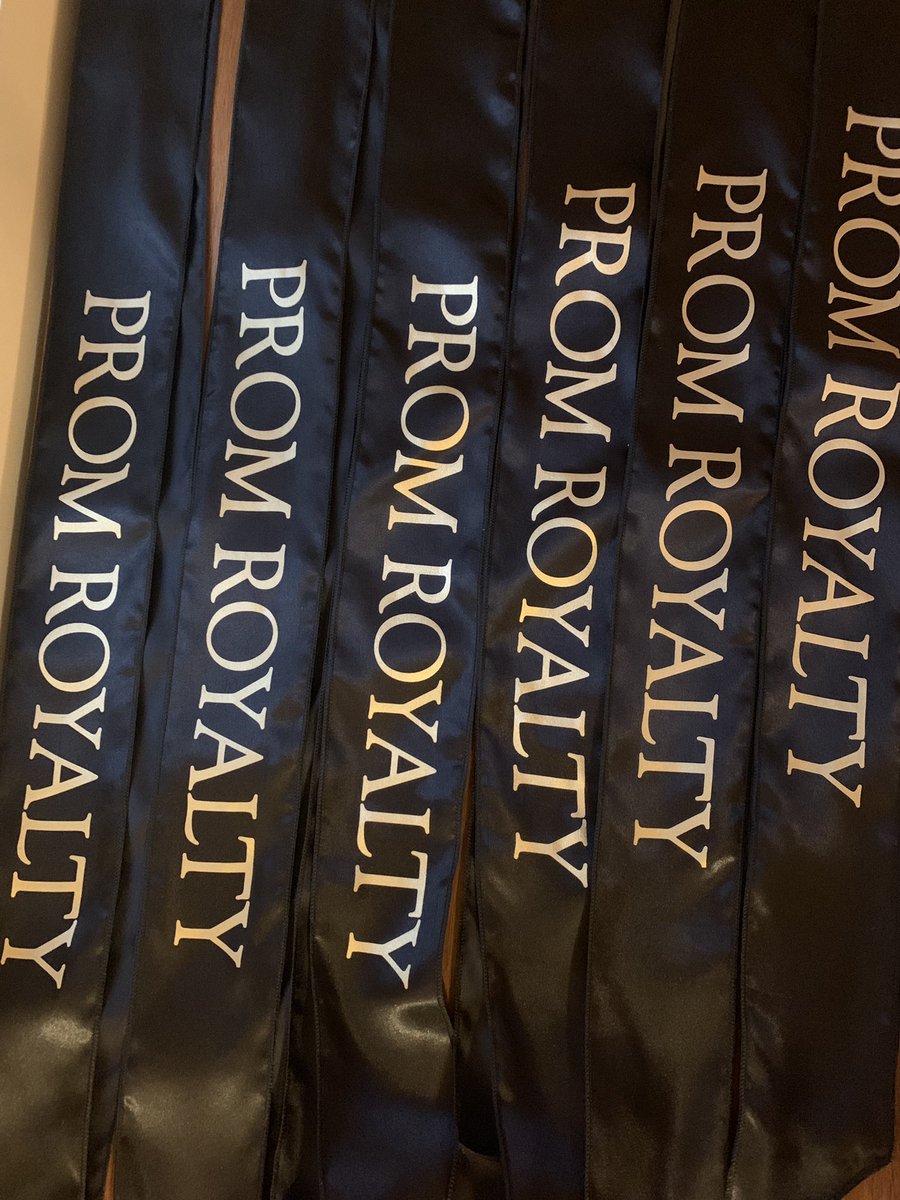 2019Shawn's tweet photo. Who will take home the crown 👑? Don’t forget to vote for prom King and Queen! https://t.co/dicfeBBsjP