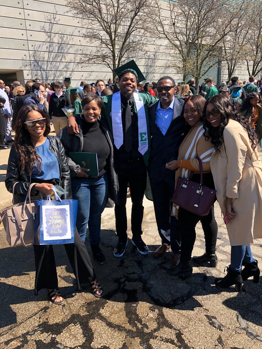 TBA22Green's tweet photo. Graduated from EMU yesterday #Intentional☝🏾 https://t.co/fozIXqJKjg