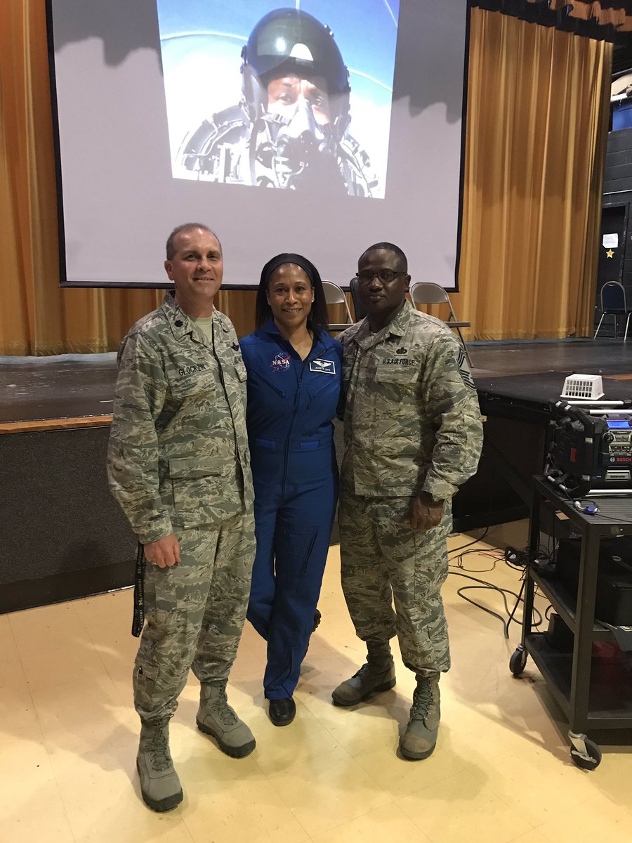 LtColGlockzin's tweet photo. @eesmithhigh @CCSSuptConnelly E E Smith cadets &amp; Math &amp; Science Academy students blessed by a NASA astronaut, Dr Jeanette Epps, today!  #BlueSkies #GoGoldenBulls https://t.co/4z0h4tkPLI