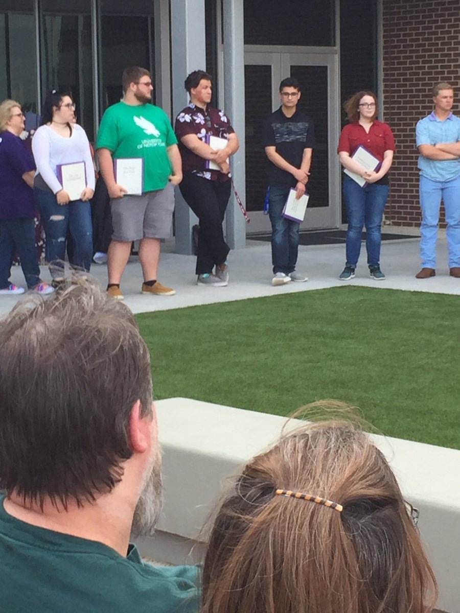 Cherylv1961's tweet image. Godley ISD April School Board meeting  #seniorprojects #ghs