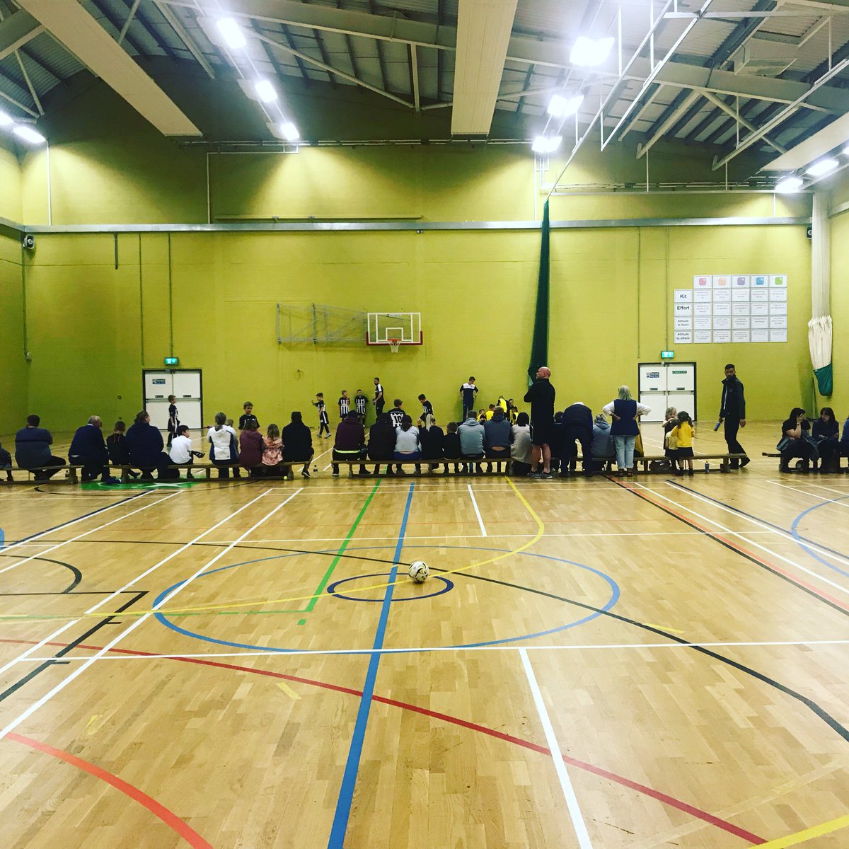 ERFutsalLeague's tweet photo. New Monday Night Futsal League
U7s, U8s & U9s
2 Pitches, 4 Teams, 12 Games, 1 Hour
#DevelopWithFutsal #Futsal #Hull #EastRiding https://t.co/Nlwhgc7nD1