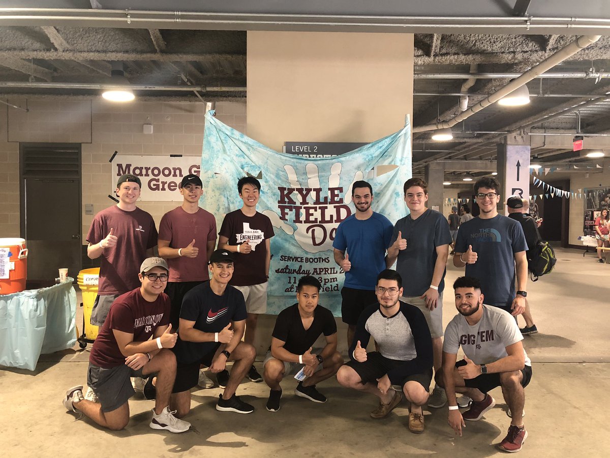 BESTtexasam's tweet photo. Some BEST members and officers were out at Kyle Field Day on Saturday doing some community service for local non profits! https://t.co/hfiqUKa7vc