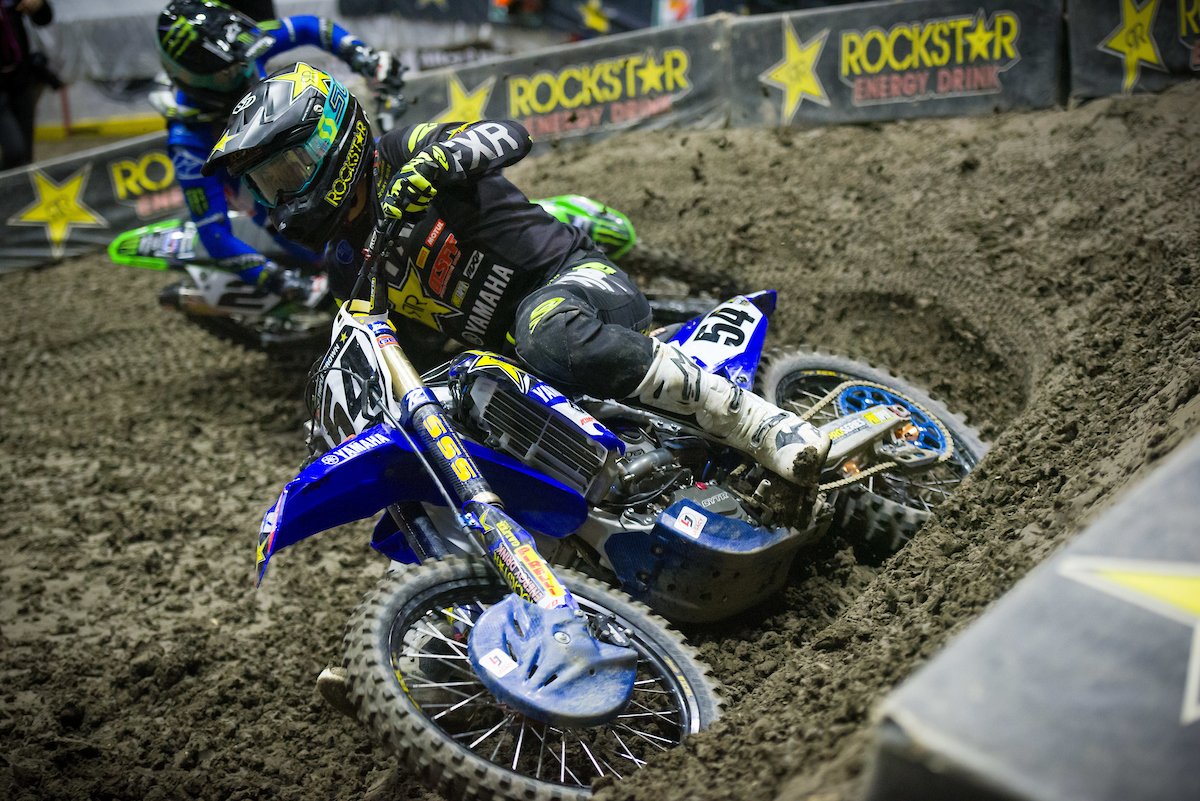 YamahaMotorCa's tweet photo. 1/2 #MondayMX Sarnia, ON hosted round 3 of the @TripleCrownSer AX tour. 450 Pro saw a 3rd place finish in the main for @filthyphil__ and 6th for @little_muff. After 3 rounds of the AX tour, Phil is sitting 2nd in points and Maffenbeier 5th. https://t.co/qMirvSz0HG
