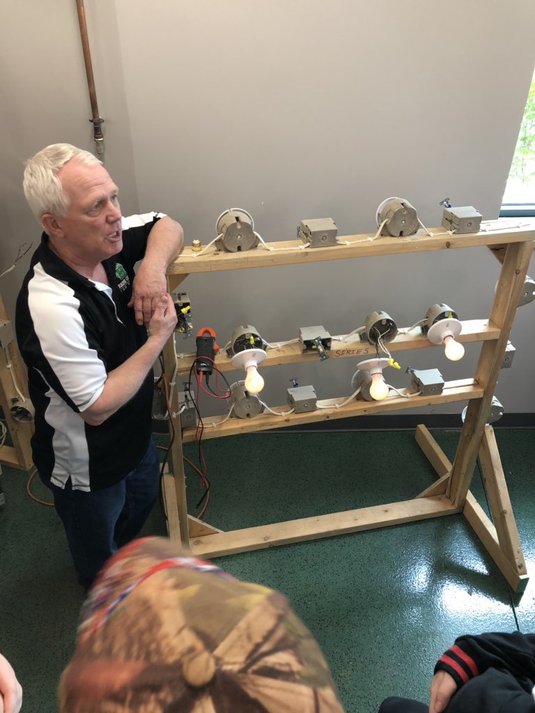 carrie_gupton's tweet photo. Took a little field trip to MC4 to learn about electricity from Mr. Mattingly before our @ArgumentDriven lab in integrated science this week @MEADECOUNTYHIGH @MeadeScience #alloneallin #adi #ngss #usingourresources #collaboration https://t.co/OXPlyTRwla