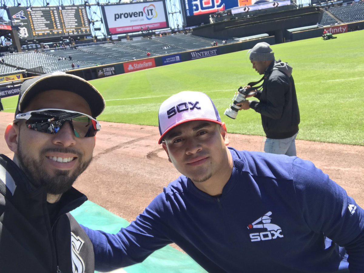 <a href="/ManBanuelos/">Manny Banuelos</a> Gracias por la foto y tu autógrafo. Por peloteros como usted es que dan ganas de venir al parque. Fue un placer pero ver a los niños emocionados eso da gusto. Mucho éxito y no pierdas tu humildad 💪🏼👋🏼 #gosox