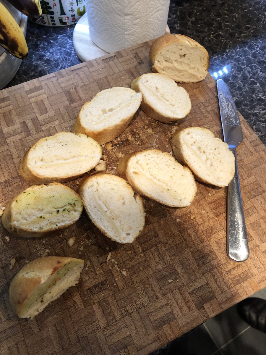 craftyren's tweet photo. ⁦@sainsburys⁩ there seems to be something missing from my ‘Be Good To Yourself’ Garlic bread...🤔 https://t.co/2KidOCWhJa
