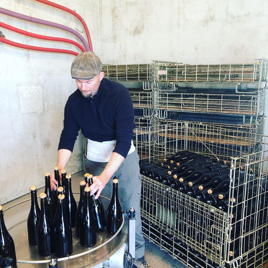 Dégorgement Les Chaillots 2013...
| Disgorging Les Chaillots 2013...
#chaillots #chaillots2013 #pinotnoir #tirageliège #corkbottling #agrafe #selectionmassale #massalselection #ecueil #champagne #vigneron #lacourtegodbillon #champagnelacourtegodbillon  #montagnedereims #grower