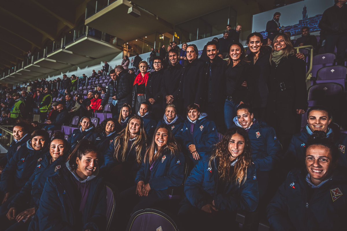 🌟 Ospiti speciali stasera! 
👥 Le nostre @ACF_Womens protagoniste di una stagione fantastica!
GRAZIE RAGAZZE!🤩

#NoiSiamoFirenze ⚜️ #InsiemeSiamoPiùForti #FiorentinaSassuolo