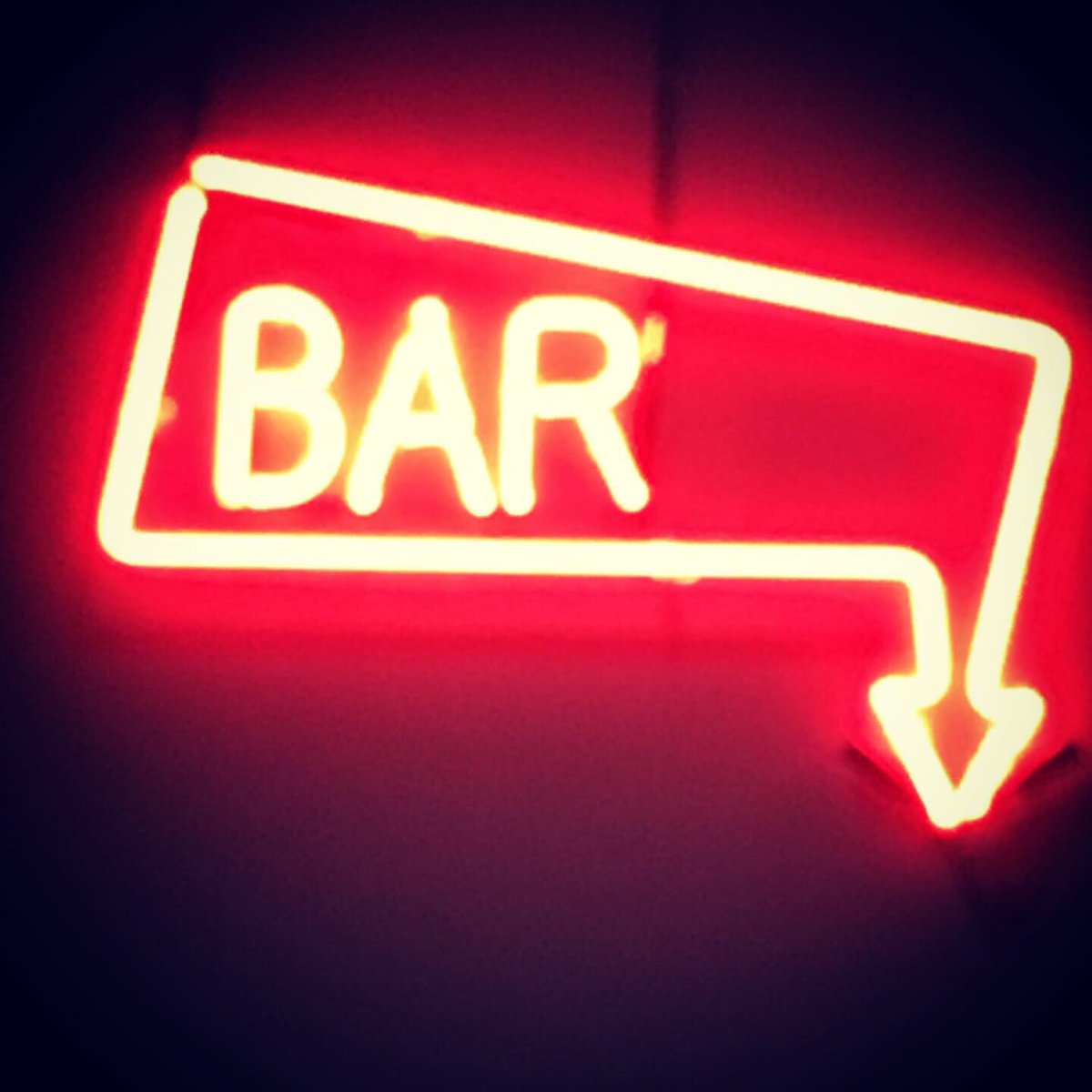 @a1designsuk fitted our bespoke ‘Bar’ neon today.  We’re very happy with how it looks. 
.
#a1designsuk #bespokedesign #bespokeneon #neon #neonsignage #realneon #bar #barsign #interiordesign #hakata #hakataramen #hakataramenbar #ramenya #ramen #london #openingsoon