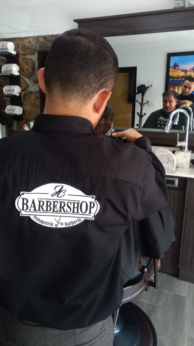 Como buen machin, yo vengo con mis amigos de JC Barber Shop a ponerme al tiro. 

Saludos amigos.