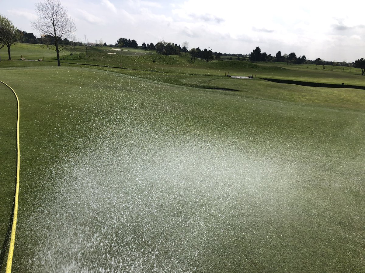 SpolverSimon's tweet photo. The tough start to 2019 continues on the North East coast with only 4mm of rain in the last 3 weeks. We starting to loose a little coverage again on some fairway hot spots ๐คฏ #notmuchfun #notmuchsleep https://t.co/CSzjyWsMiS