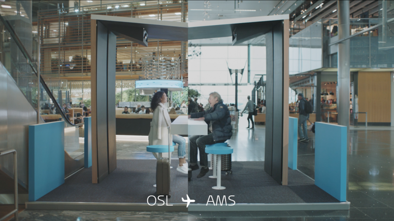 hesnaoud's tweet photo. KLM gaat verveling op de luchthaven tegen met hun 'take-off tips' bars. Hier kun je digitaal reistips uitwisselen met wachtende reizigers op het vliegveld in de stad waar jij naartoe vliegt. Maar wat als deze tips niet voor iedereen goed uitpakken? 
@UGentComWet #UGentComWet https://t.co/29Ug58MEwR
