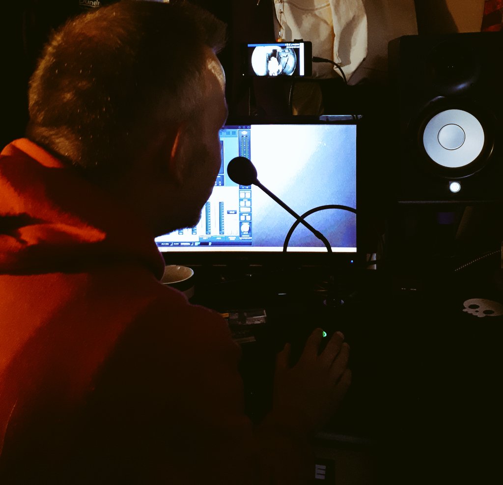 TrueFoxes's tweet photo. In the studio laying down vocals for 'Stronger' which will be showcased at our ticketed event at @PenleeTheatre alongside the amazing @Boundless_Bros on June 19th! 🎶 #stronger #music #recording #truefoxes #sing https://t.co/hrlwWWddA9