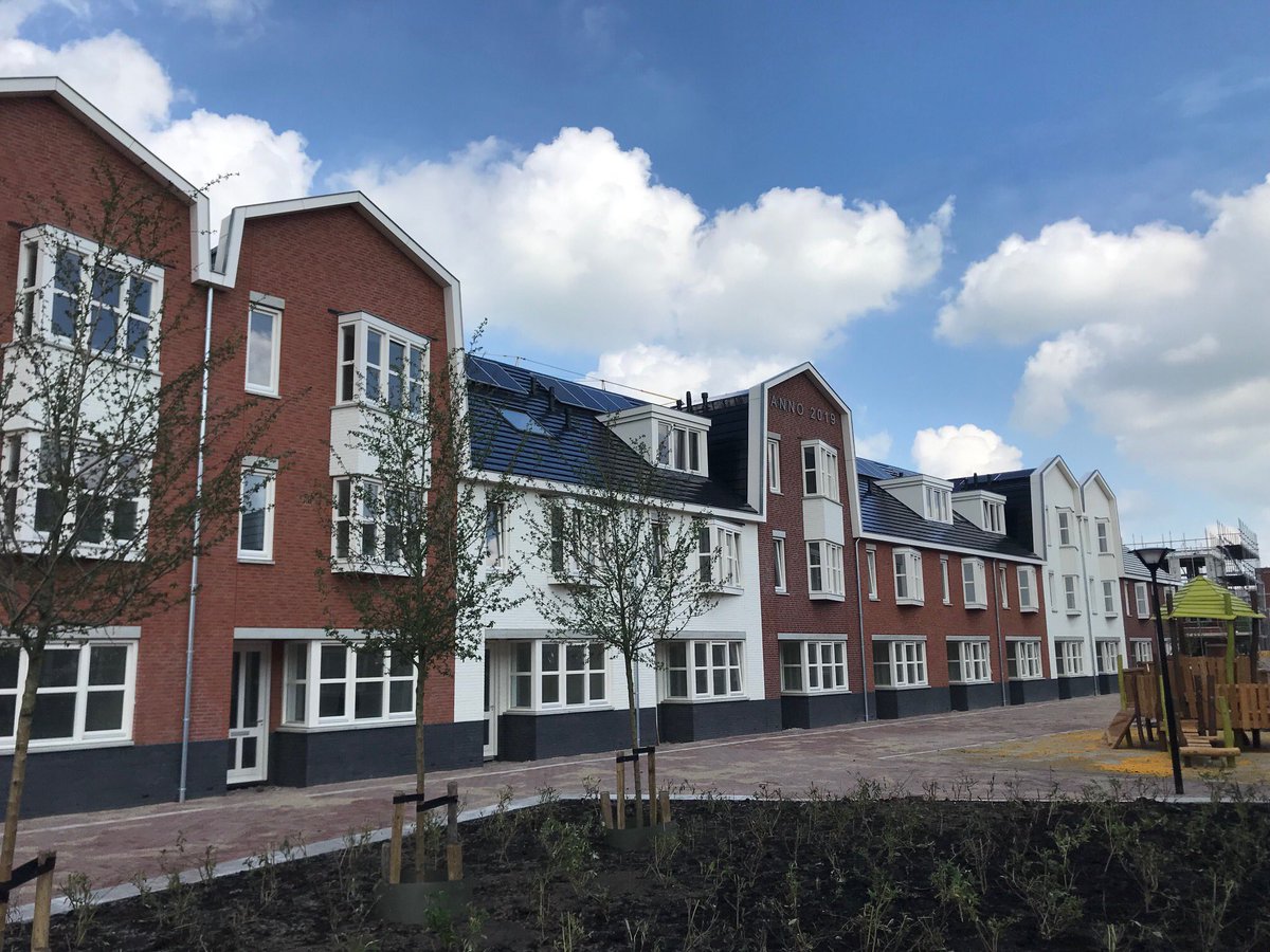 CLooij's tweet photo. Vandaag fase 4, 23+9 woningen gestart met grondwerk! 
Fase 3 vandaag de eerste kappen gemonteerd van de 36 woningen! 
Fase 2, 12 woningen bijna gereed voor oplevering! #waal. https://t.co/vs54EtTuA5