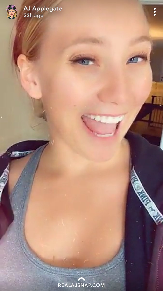 AJsAppleFans's tweet photo. What a WEEKEND #teamapplegate!! So, SO great to see @AJsApplebooty radiant smile beaming most magnificently through her Snapchat serenades, spin classes, and superfun evenings out with great friends like @DannyMountain10. 😄
#snapchather 👻 ajsapplebooty https://t.co/M3Fw6Zh3qD