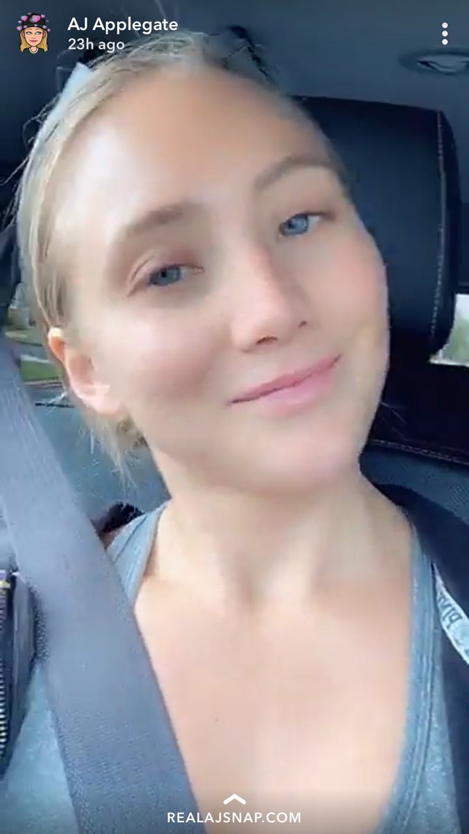 AJsAppleFans's tweet photo. What a WEEKEND #teamapplegate!! So, SO great to see @AJsApplebooty radiant smile beaming most magnificently through her Snapchat serenades, spin classes, and superfun evenings out with great friends like @DannyMountain10. 😄
#snapchather 👻 ajsapplebooty https://t.co/M3Fw6Zh3qD