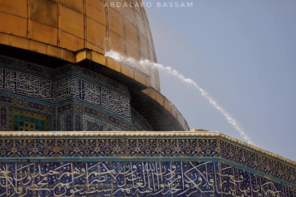 CraigCons's tweet photo. The Dome of the Rock in the Old City of Jerusalem is absolutely gorgeous. Check out these awesome pictures by Abdalafo Bassam, a Palestinian photographer, as the Dome was being cleaned in preparation for the holy month of Ramadan. Pictures like these make one say “Alhamdulilah.” https://t.co/065Ch2jHAA