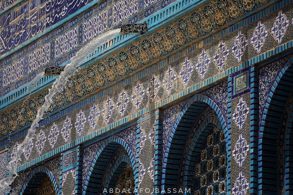 CraigCons's tweet photo. The Dome of the Rock in the Old City of Jerusalem is absolutely gorgeous. Check out these awesome pictures by Abdalafo Bassam, a Palestinian photographer, as the Dome was being cleaned in preparation for the holy month of Ramadan. Pictures like these make one say “Alhamdulilah.” https://t.co/065Ch2jHAA
