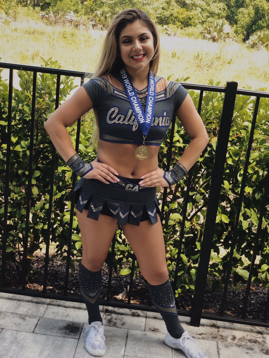 jazzsanchezz's tweet photo. My 6th ring on a level 6 team 👅 #nbd https://t.co/OjUZCraJWg