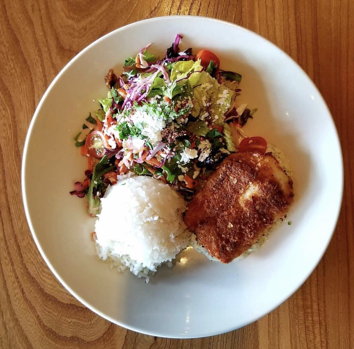 New week, new you?! Keep it healthy with the Potato Crusted Cod Bowl!! 🥗 🐟 🍚 
.
.
.
.
.#healthy #delicious #healthydoesntmeanboring #mondaygoals #keepfit #havefun