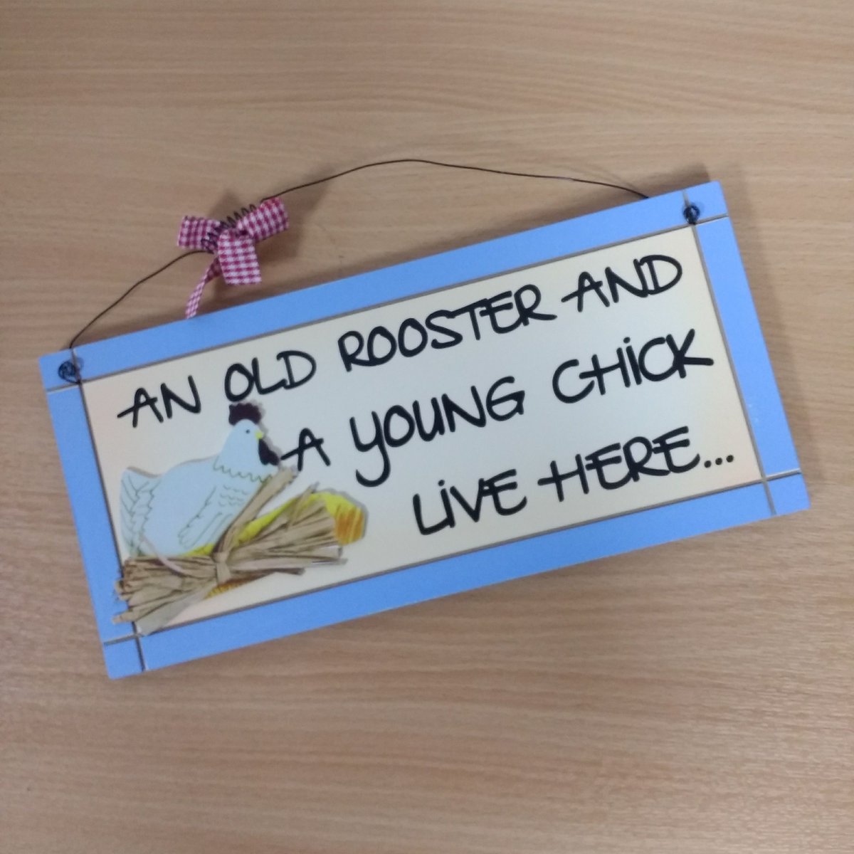 GalaxyXtra's tweet photo. Back in the hen house by popular demand! Old Rooster - Sweet Sentiments Plaque. Only £6.98 inc FREE UK p&p... https://t.co/JGQ77ExTj1 #GalaxyXtra #homedecor #homedecoration #homedecorideas #FamilyGuy #Rooster #gifts #chicken #decor #homefair #signs #MondayMotivation https://t.co/GcgCsZELSq