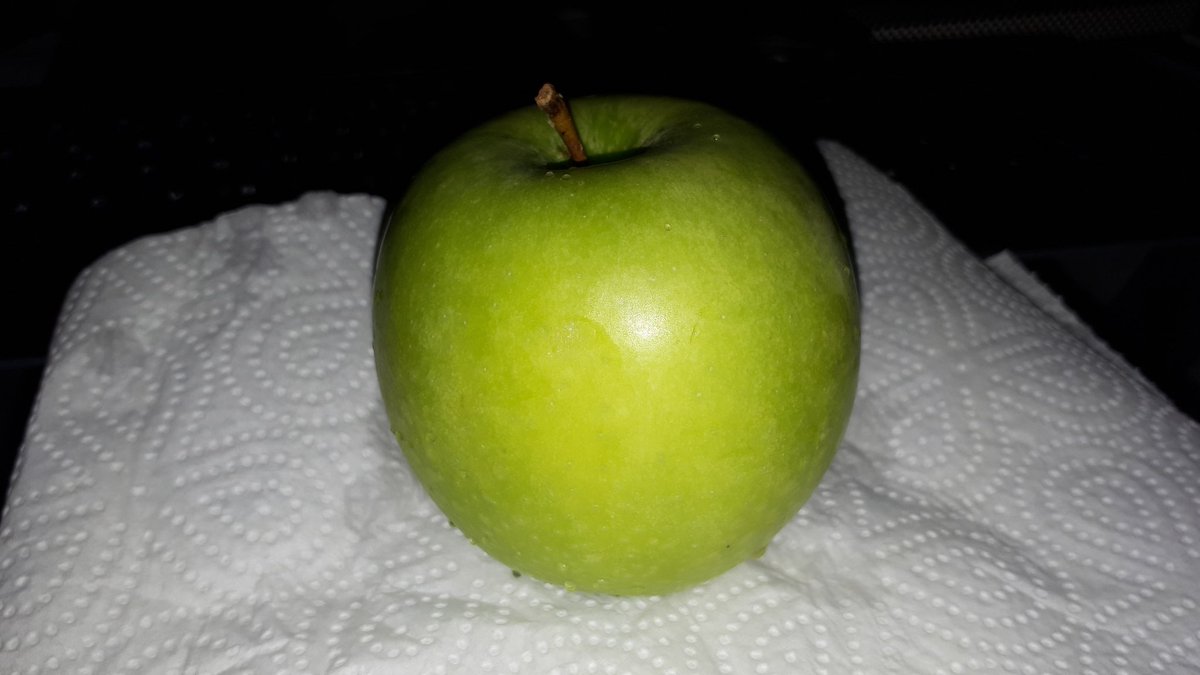 Stonepaq's tweet photo. #EatingAnApple https://t.co/JSbBvP6HJQ